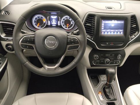 Used 2020 Jeep Cherokee Latitude Plus FWD image 22