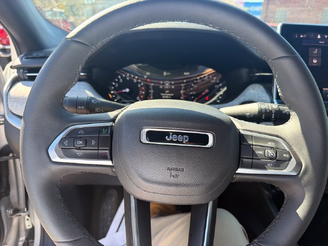 Used 2024 Jeep Compass Latitude AWD/4WD image 15