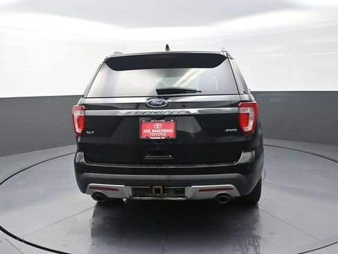 Used 2017 Ford Explorer XLT AWD/4WD image 7