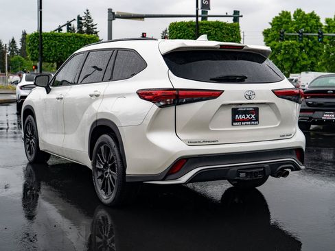 Used 2021 Toyota Highlander XSE AWD/4WD image 12