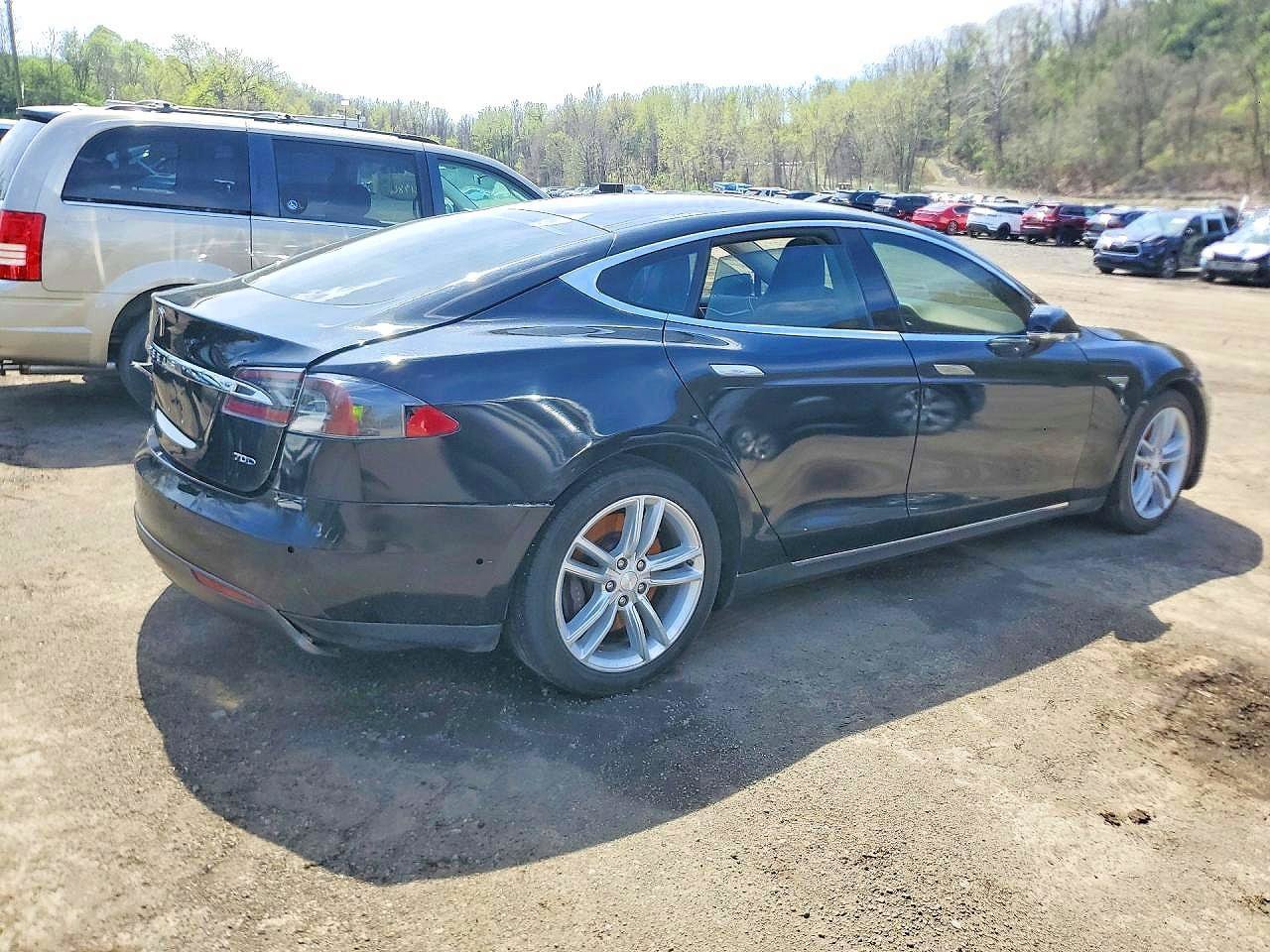 Used 2015 Tesla Model S AWD image 5