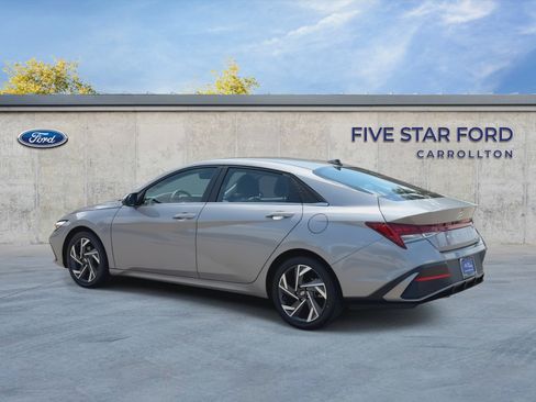Used 2025 Hyundai Elantra Limited FWD image 6