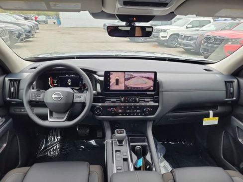 New 2026 Nissan Pathfinder SL FWD image 22