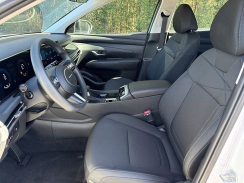 Certified 2025 Hyundai Tucson SE image 11