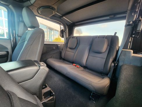 Used 2018 Jeep Wrangler Sport AWD/4WD image 32