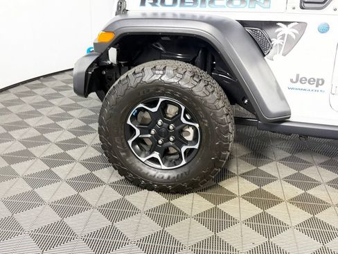 Used 2023 Jeep Wrangler Unlimited Rubicon 4xe AWD/4WD image 11