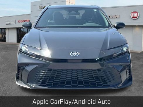 Used 2025 Toyota Camry SE FWD image 2