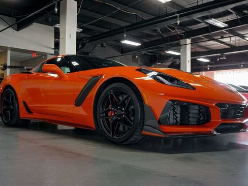 Used 2019 Chevrolet Corvette ZR1 RWD image 2