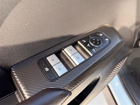 Used 2024 Mitsubishi Outlander SE image 8