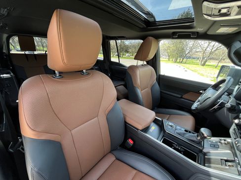 Used 2025 Lexus GX 550 Premium+ w/ Accessory Package (2T) image 16