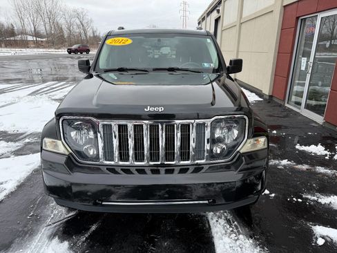 Used 2012 Jeep Liberty Limited Jet w/ Chrome Accents Group image 2
