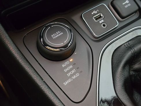 Used 2022 Jeep Cherokee Limited image 33