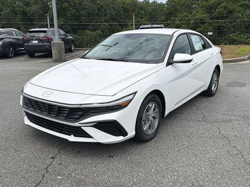 New 2026 Hyundai Elantra SE FWD image 3