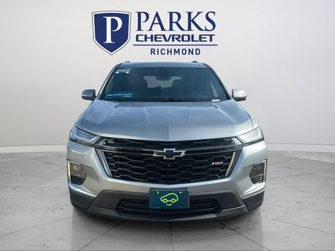 Used 2023 Chevrolet Traverse RS image 2