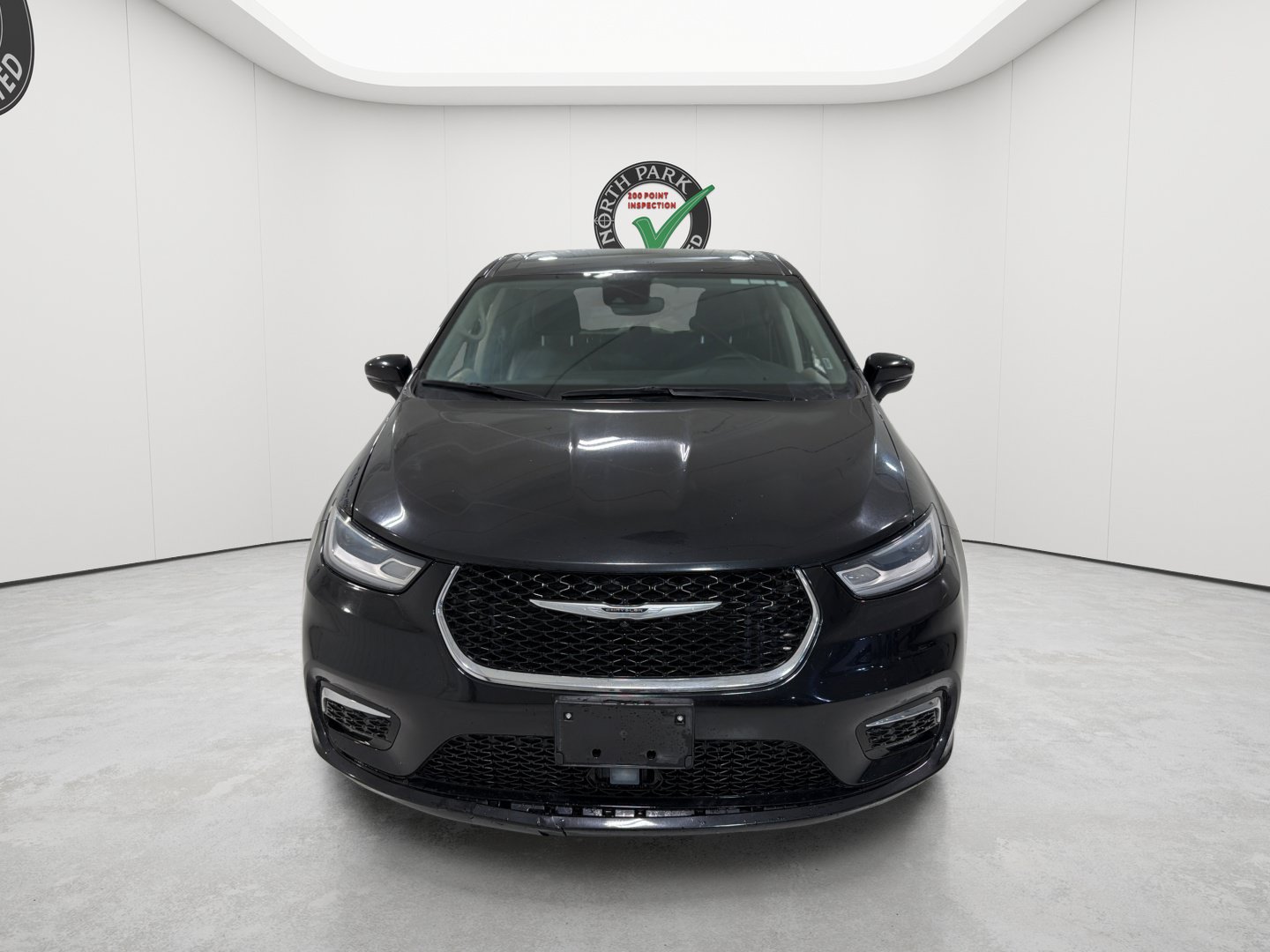 Used 2023 Chrysler Pacifica Touring-L FWD image 8