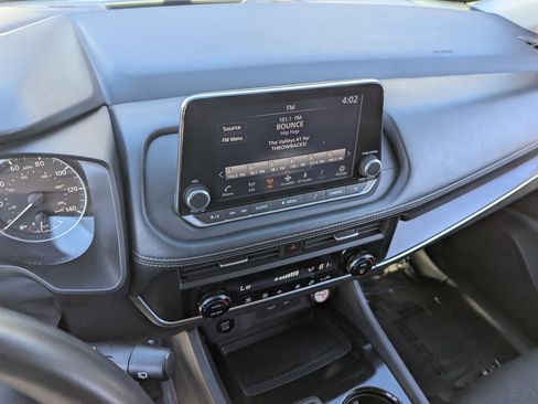 Used 2024 Nissan Rogue SV image 23