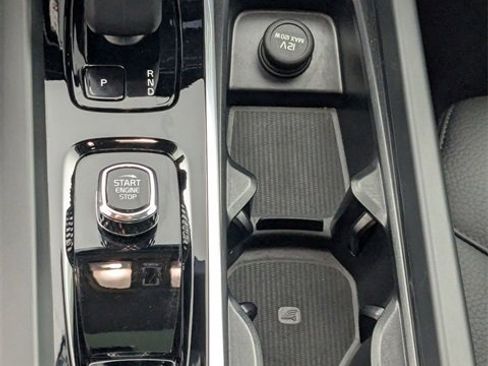 Used 2025 Volvo XC60 B5 Plus image 23