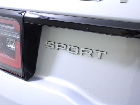 Used 2025 Land Rover Discovery Sport S image 9