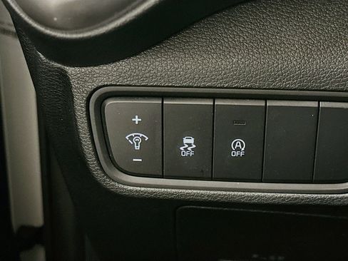 Used 2025 Kia Soul LX w/ LX Technology Package FWD image 17
