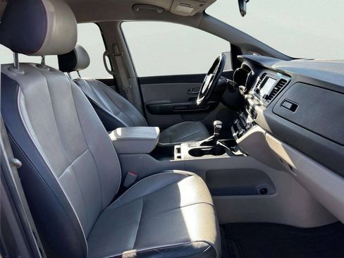 Used 2017 Kia Sedona LX w/ LX Essentials Premium Package FWD image 22