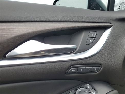 Used 2022 Buick Enclave Avenir w/ Avenir Technology Package image 21