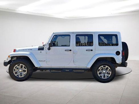 Used 2017 Jeep Wrangler Unlimited Rubicon w/ Connectivity Group AWD/4WD image 4
