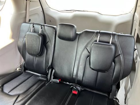Used 2024 Chrysler Pacifica Touring-L FWD image 22