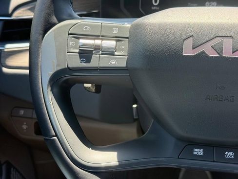 Used 2024 Kia EV9 Land AWD/4WD image 18