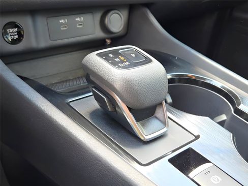Used 2025 Nissan Rogue SV AWD/4WD image 25