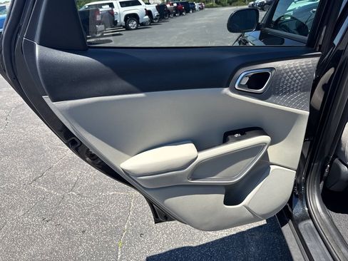 Used 2025 Kia Soul LX FWD image 22