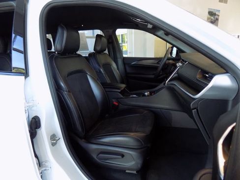 Certified 2024 Jeep Grand Cherokee Altitude RWD image 28