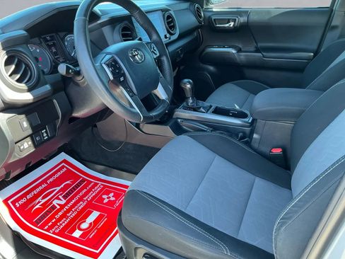 Used 2020 Toyota Tacoma TRD Sport image 13