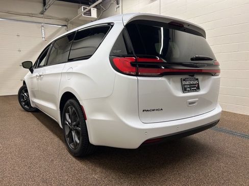 New 2026 Chrysler Pacifica Select FWD image 4