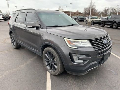 Used 2017 Ford Explorer XLT w/ Equipment Group 202A image 1
