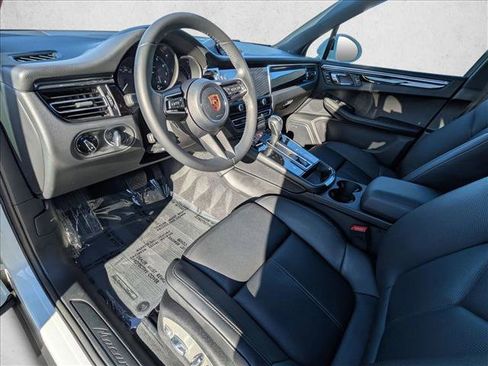 Used 2025 Porsche Macan Turbo image 4
