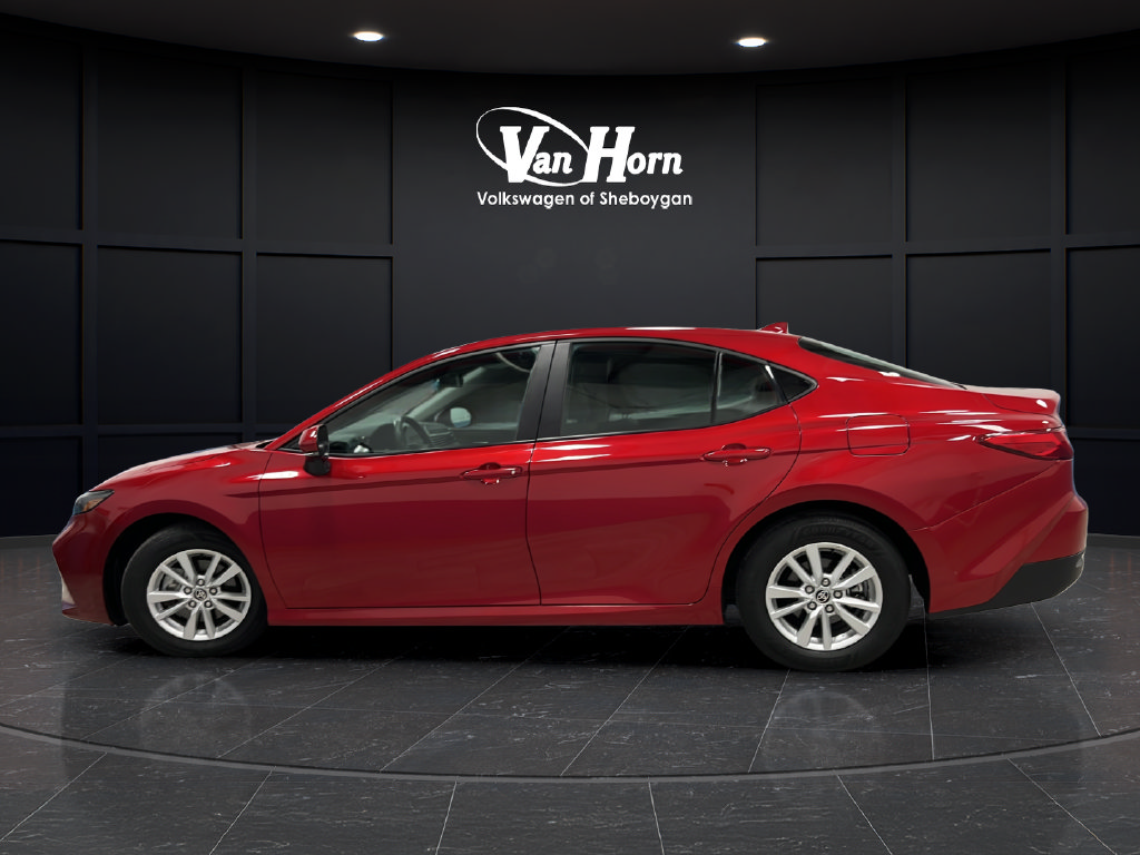 Used 2025 Toyota Camry LE FWD image 4