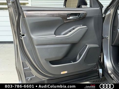 Used 2023 Toyota Highlander Platinum FWD image 20