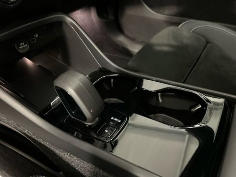 Used 2023 Volvo C40 P8 Recharge Ultimate AWD/4WD image 19