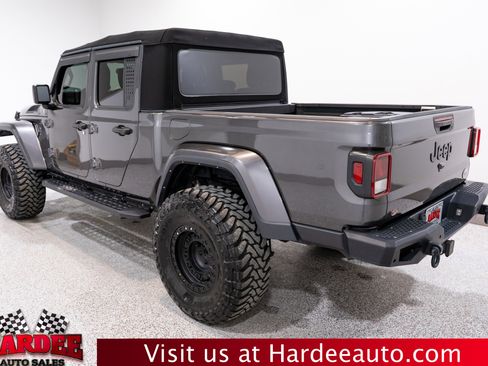 Used 2022 Jeep Gladiator Sport image 3