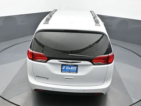 Used 2019 Chrysler Pacifica Touring-L w/ Advanced Safetytec Group image 16