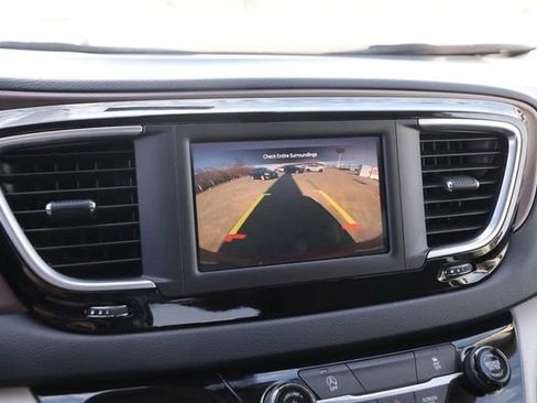 Used 2023 Chrysler Voyager LX image 18