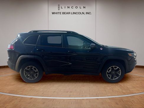 Used 2019 Jeep Cherokee Trailhawk w/ Cold Weather Group AWD/4WD image 4