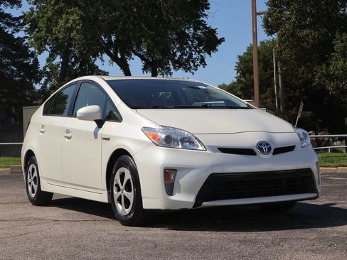 Used 2015 Toyota Prius Three FWD image 1