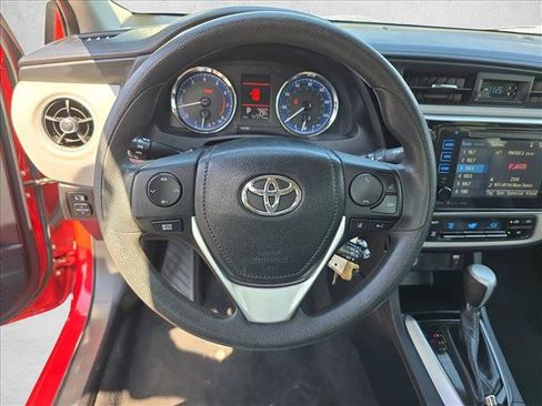 Used 2018 Toyota Corolla LE w/ LE Premium Package w/Moonroof FWD image 17