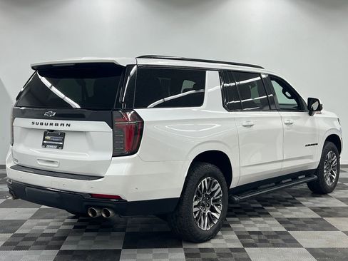 Used 2025 Chevrolet Suburban Z71 AWD/4WD image 10