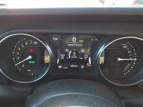Used 2022 Jeep Wrangler Unlimited Sahara AWD/4WD image 14