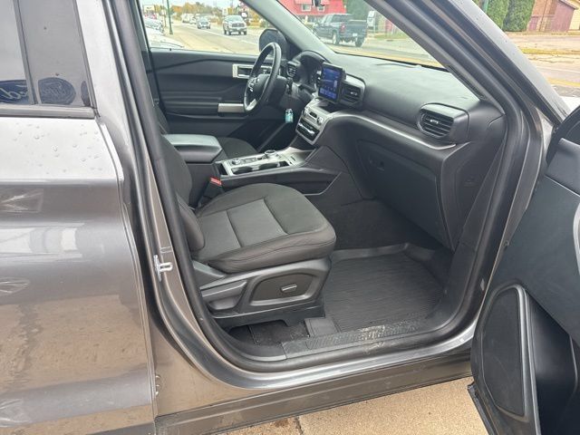 Used 2023 Ford Explorer XLT AWD/4WD image 17