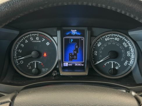 Used 2020 Toyota Tacoma TRD Sport w/ Technology Package RWD image 20