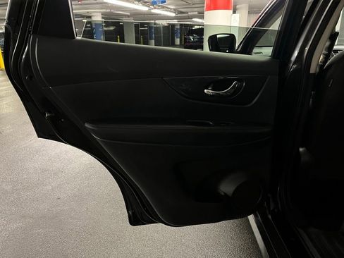 Used 2020 Nissan Rogue SV FWD image 19