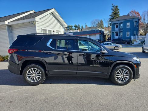 Used 2023 Chevrolet Traverse LT image 3